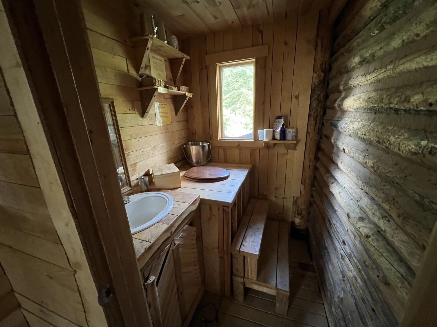 Cooper Cabin's indoor Willow Feeder bathroom, with wooden platform and steps